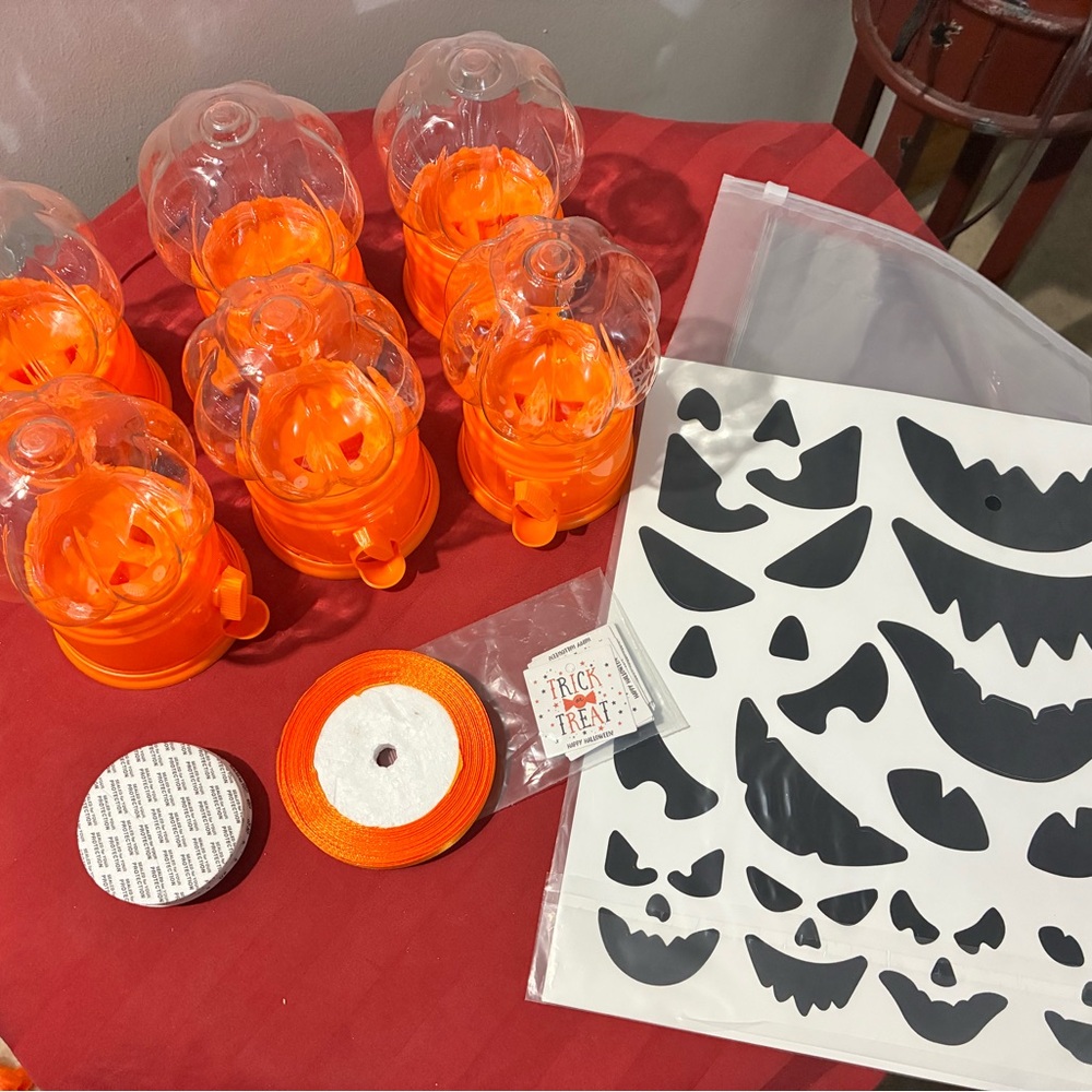 NIB Halloween Pumpkin Candy Dispenser Party Favor Kit (12 Pack)